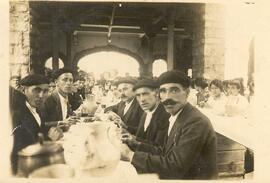 Comida para los obreros de la fábrica La Dinamita
