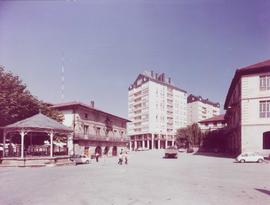 Fotografía del Kiosko y Ayuntamiento de Galdakao