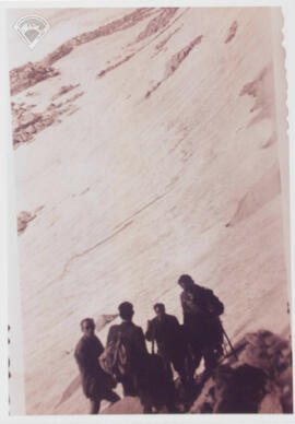 Mendizaleak Maoma pasabidean, Aneton (Pirinioak) 1953. urtean